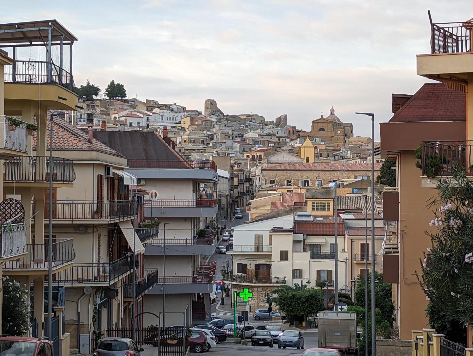 Appartamento "Rina Centro Sicilia" Pietraperzia 外观 照片
